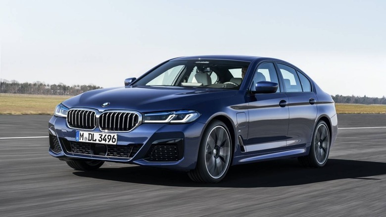 2021 BMW 5 Series plug-in hybrid driving