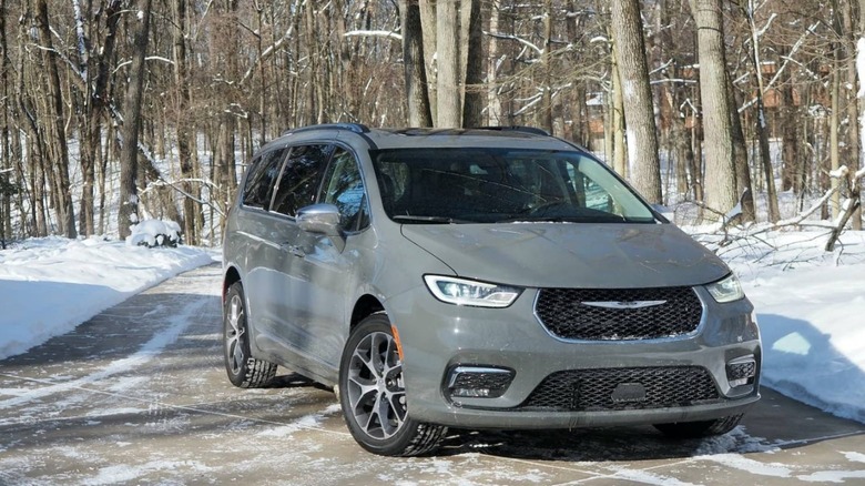 2021 Chrysler Pacifica AWD Review - Minivan, Max Versatility