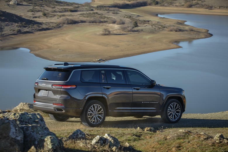 2021 Jeep Grand Cherokee L Revealed Big 3 Row Suv Gains Tech And