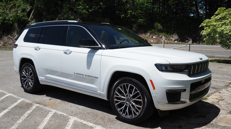 2021 Jeep Grand Cherokee L parked