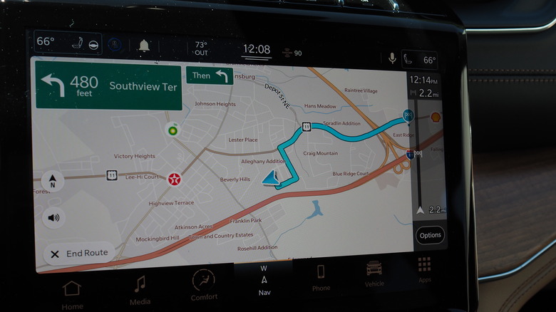 2022 Jeep Grand Cherokee L touchscreen