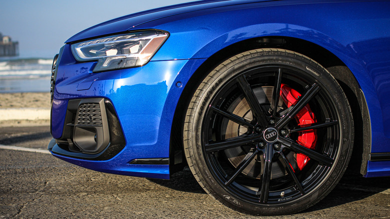 2022 Audi S8 front wheels