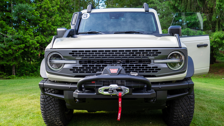 2022 Ford Bronco Everglades headshot