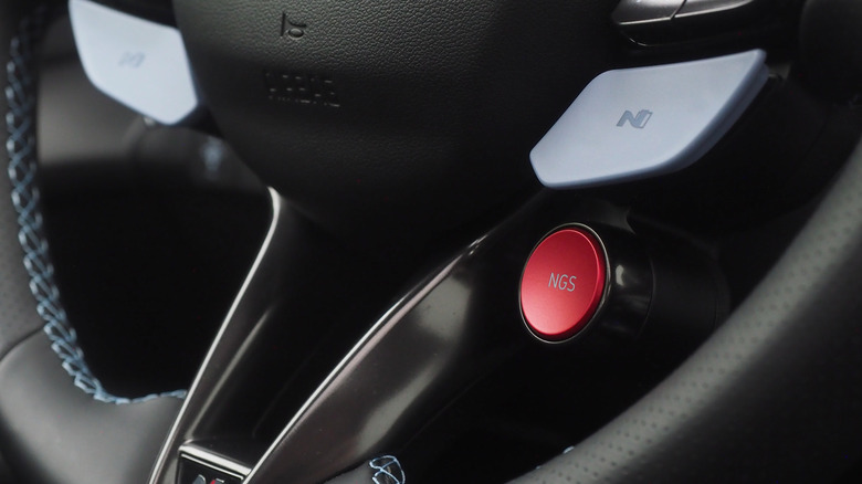 2022 Hyundai Elantra N wheel