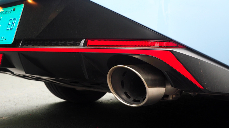 2022 Hyundai Elantra N tailpipe