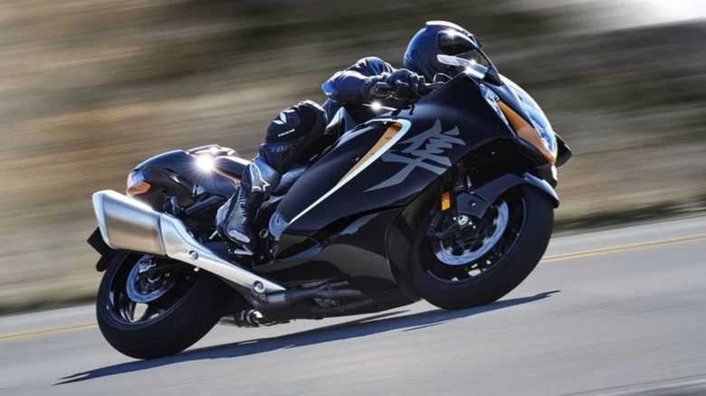 2022 Suzuki Hayabusa driving