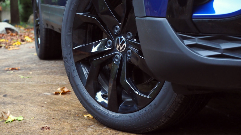2022 Volkswagen Taos front wheel