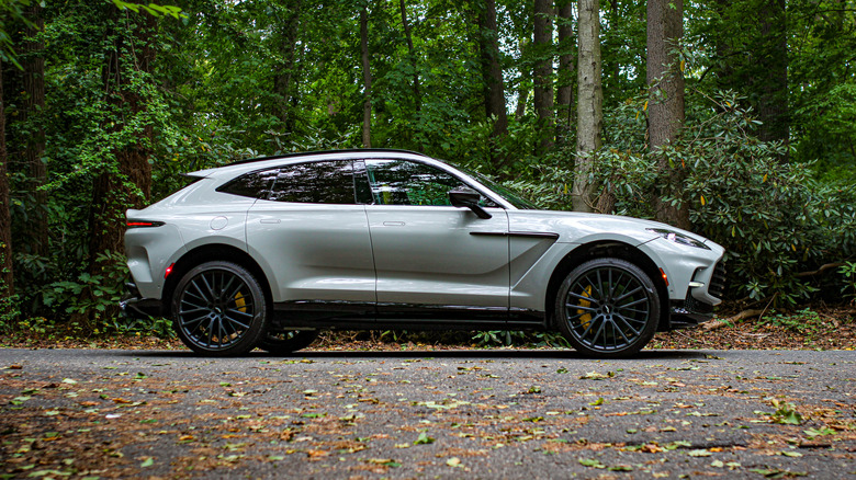 Aston Martin DBX 707