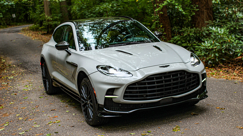 Aston Martin DBX 707