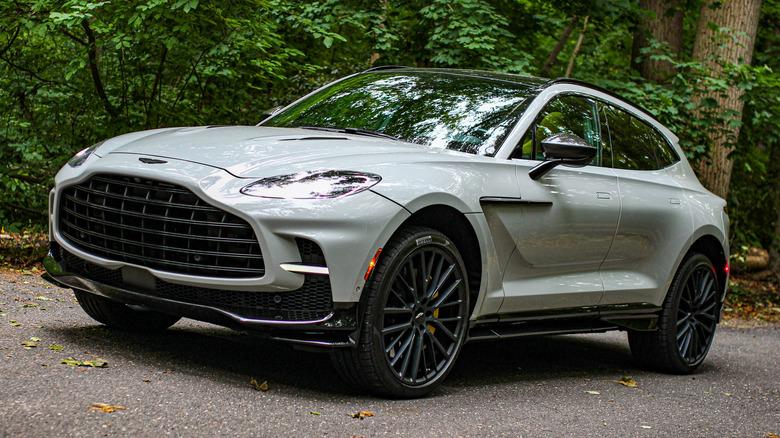 Aston Martin DBX 707