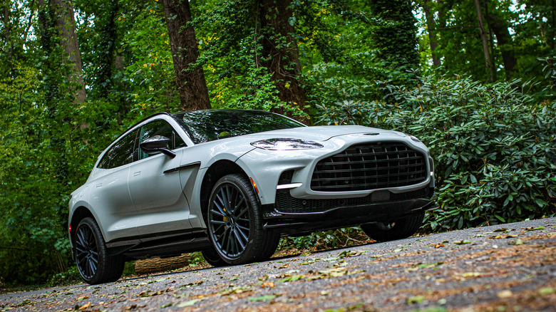 Aston Martin DBX 707