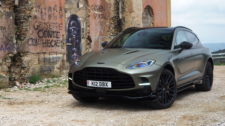 Aston Martin DBX707