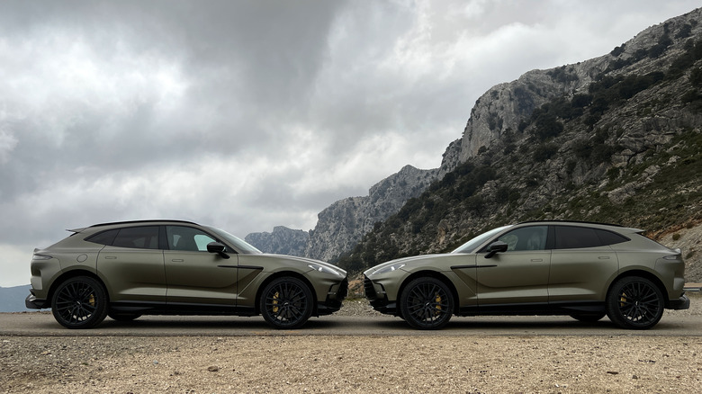 Aston Martin DBX707