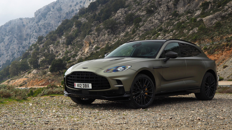 Aston Martin DBX707