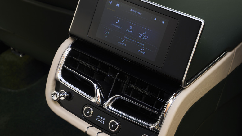 Bentayga EWB rear seat controls
