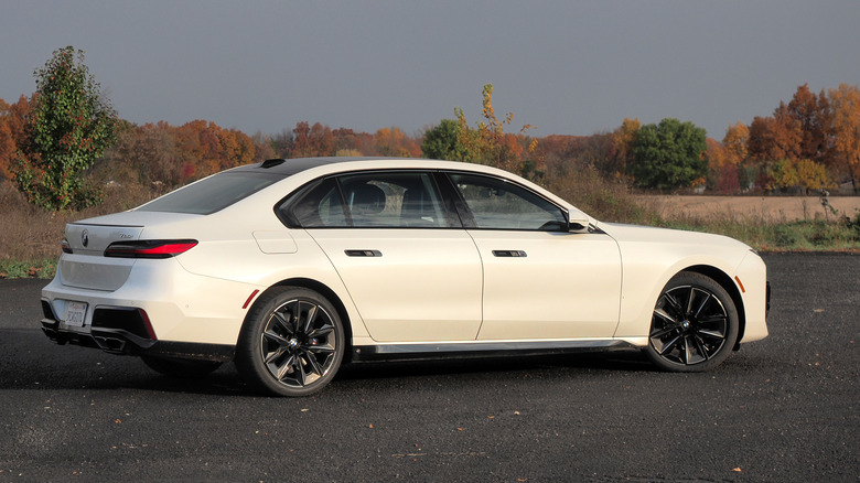 2023 BMW 760i passenger side