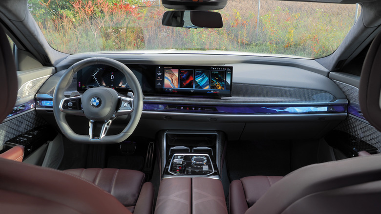 2023 BMW 760i interior dashboard
