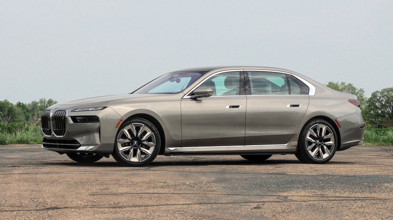 2023 BMW i7 parked