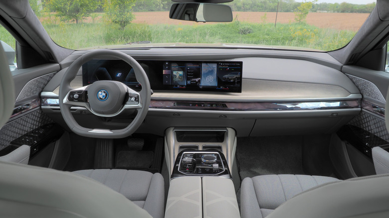 Painel interno do BMW i7 2023