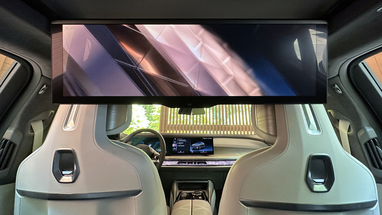 2023 BMW i7 optional rear screen