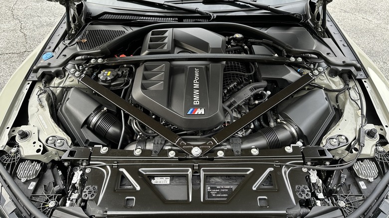 Motor BMW M3 2023