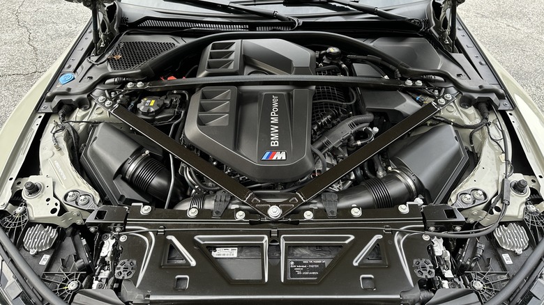 Motor BMW M3 2023