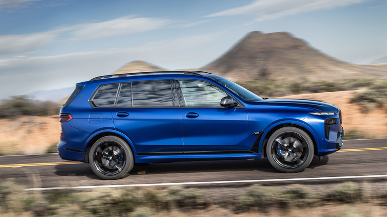 2023 BMW X7 M60i