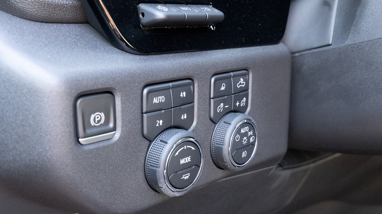 2023 Chevrolet Silverado ZR2 Bison 4wd controls
