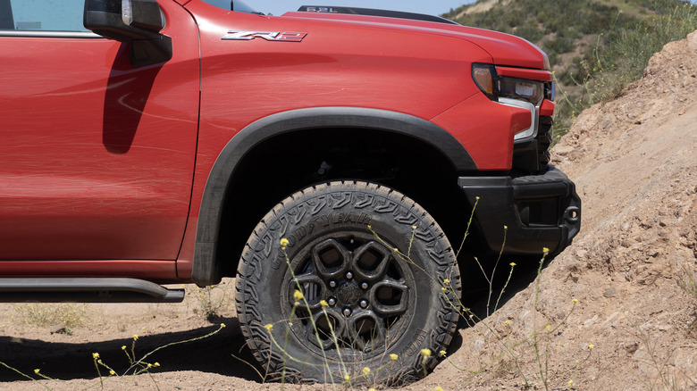 2023 Chevrolet Silverado ZR2 Bison front approach angle shot