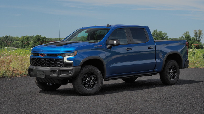 2023 Chevrolet Silverado ZR2 Bison front 3/4