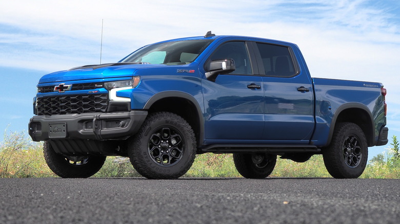 2023 Chevrolet Silverado ZR2 Bison front 3/4