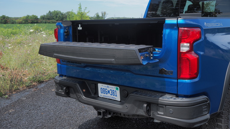 2023 Chevrolet Silverado ZR2 Bison tailgate