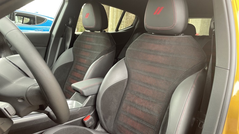 Hornet Track Pack seats