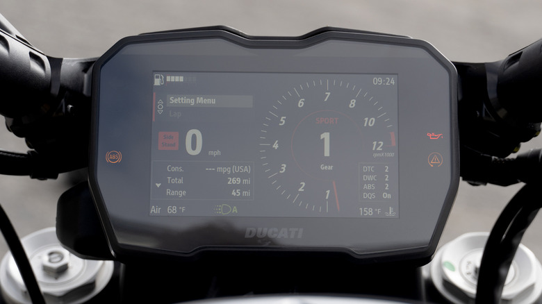 2023 Ducati Diavel V4 gauge screen