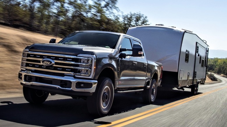 2023 Ford F-Series Super Duty towing trailer