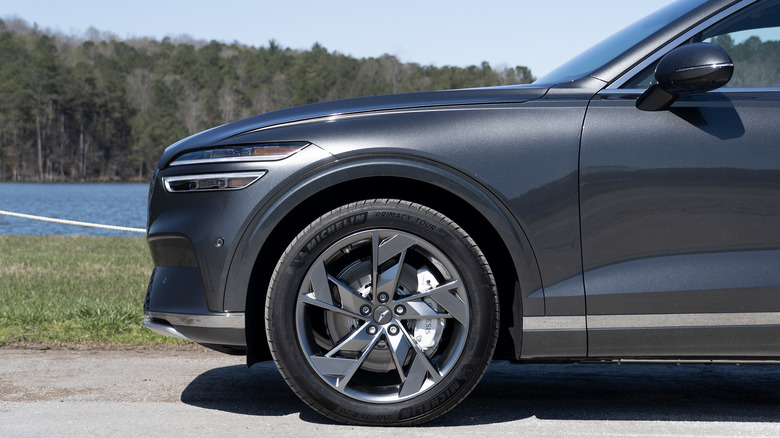 Genesis Electrified GV70 front wheel and Michelin Primacy tire