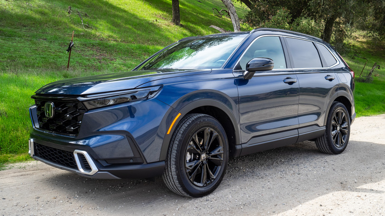 2023 Honda CR-V Hybrid parked