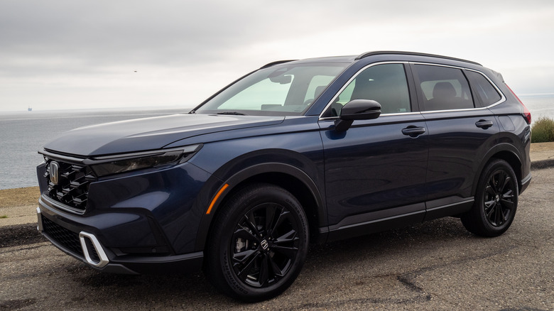 2023 Honda CR-V Hybrid parked