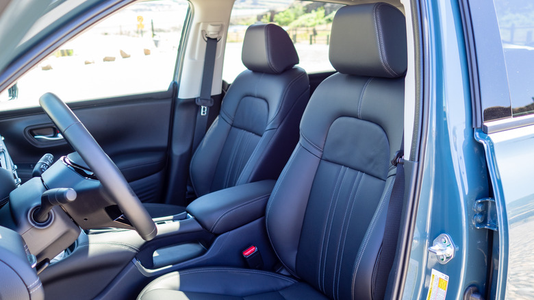 2023 Honda HR-V front seats