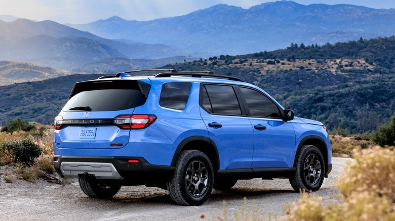 blue honda pilot in field