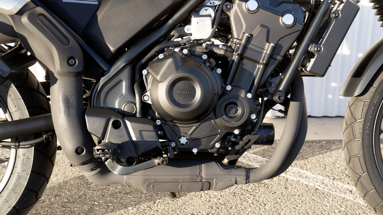 2023 Honda Scrambler engine, clutch cover, and exhaust routing detail