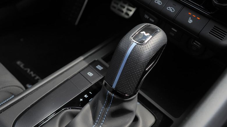 2023 Hyundai Elantra N shifter