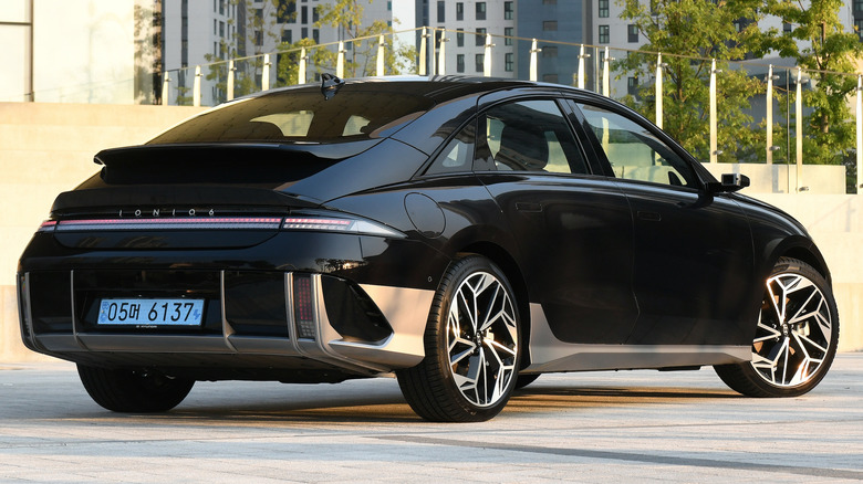 Hyundai IONIQ 6 black