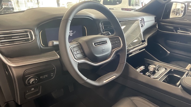 Jeep Wagoneer L dashboard