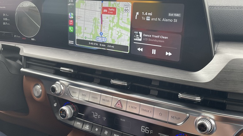 2023 Kia Telluride display