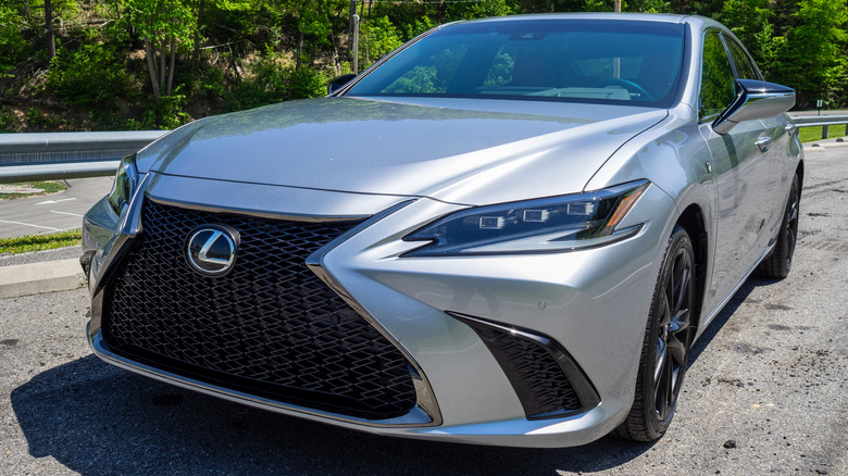 2023 Lexus ES 300h F Sport Handling