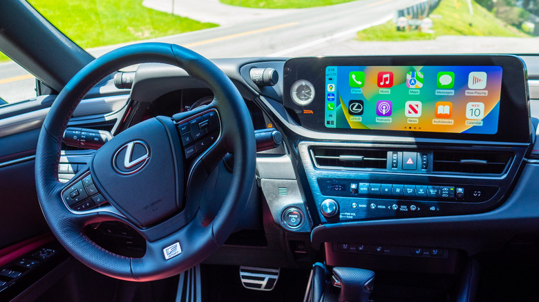 2023 Lexus ES 300h F Sport Handling dashboard