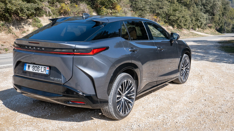 Lexus RZ