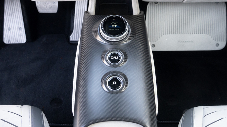2023 Maserati MC20 Cielo center console buttons and drive mode dial