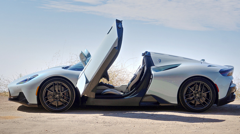 2023 Maserati MC20 Cielo profile butterfly doors up
